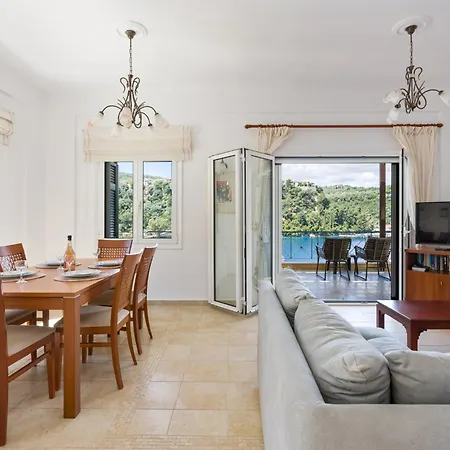 فيلة Argiri Meganisi - Seafront Luxury Villa, P-pool, Seaviews, Walk To Spartokhórion