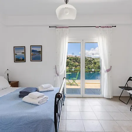 Villa Argiri Meganisi - Seafront Luxury Villa, P-pool, Seaviews, Walk To Szpartohóri
