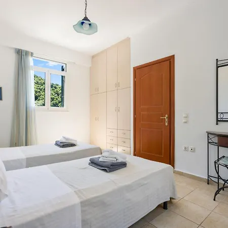 Villa Argiri Meganisi - Seafront Luxury Villa, P-pool, Seaviews, Walk To Szpartohóri