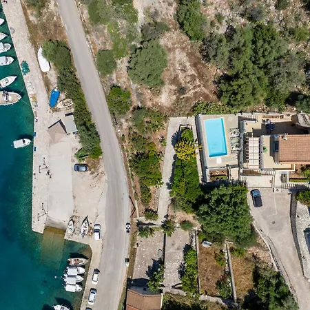 Argiri Meganisi - Seafront Luxury Villa, P-pool, Seaviews, Walk To * Szpartohóri